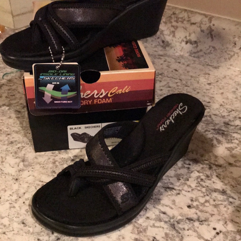 Never worn size 7 Skechers